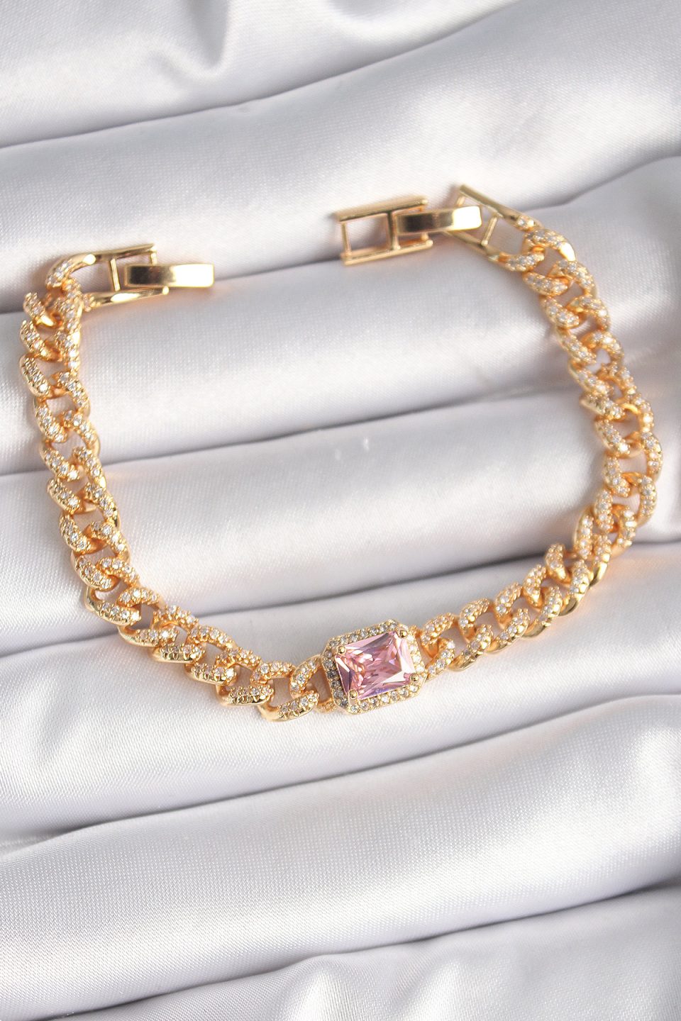 Shekka Pirinç Gold Renk Pembe Kare Zirkon Taşlı VIP Seri Kadın Bileklik