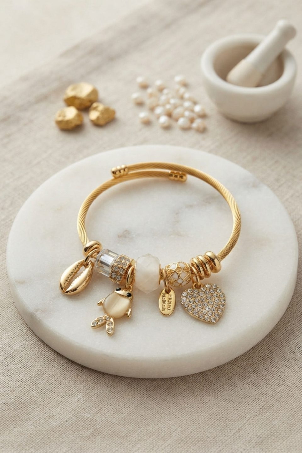 Shekka Beyaz Balık Model Gold Renk Charmlı Bileklik