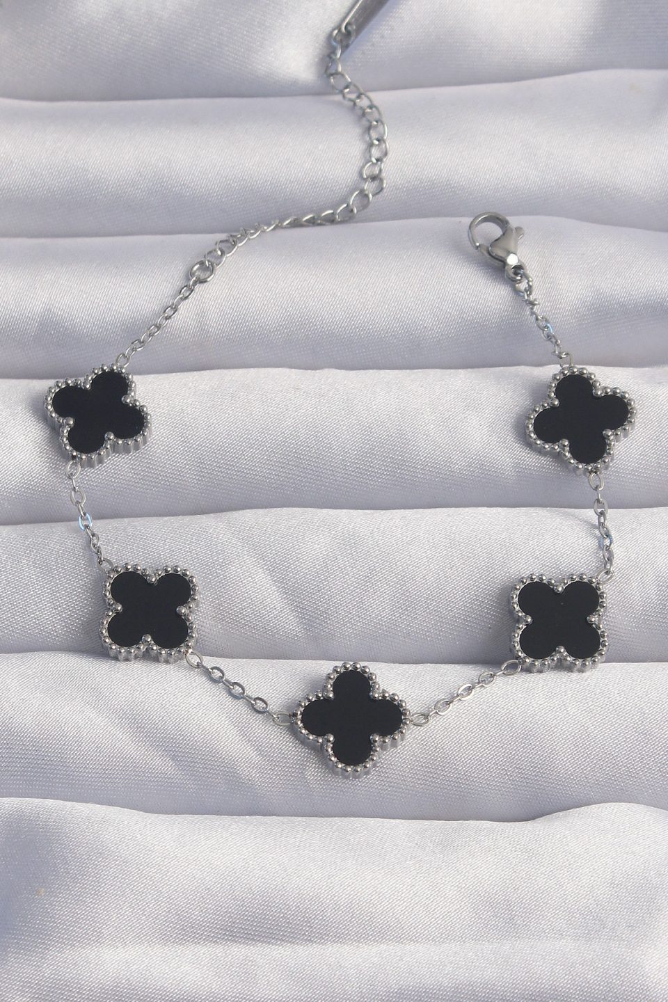 Shekka 316L Çelik Gümüş Renk Siyah Mineli Yonca Bileklik