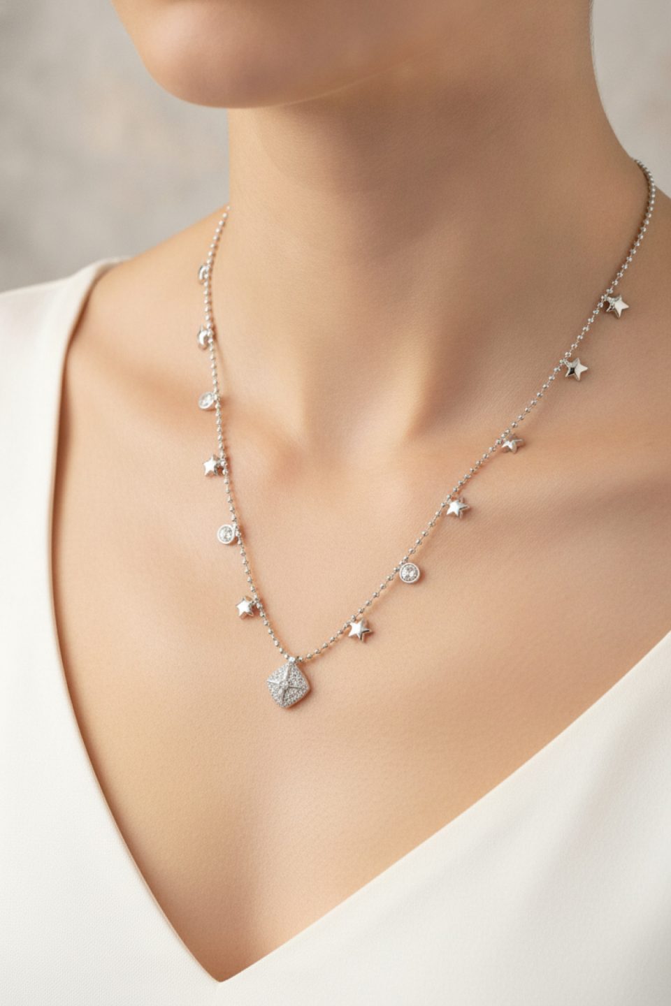 Shekka Pirinç Gümüş Renk Zirkon Taşlı Kutup Yıldızı Model Kadın Kolye