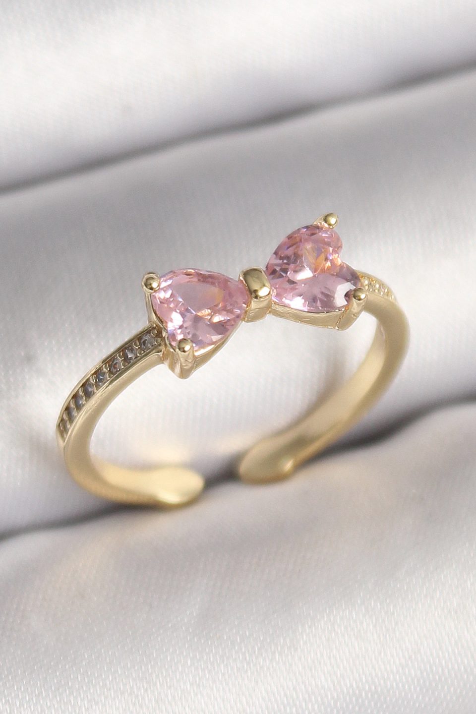 Shekka Pirinç Gold Renk Pembe Zirkon Taşlı Kalp Fiyonk Model Kadın Yüzük