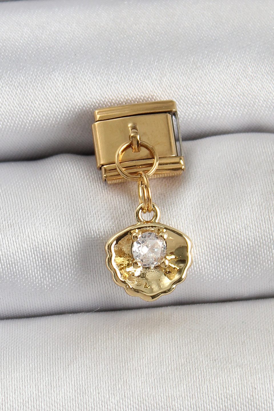 Shekka 316L Çelik Sallantılı Zirkon Taşlı İstiridye Model Gold Renk Nomination Charm