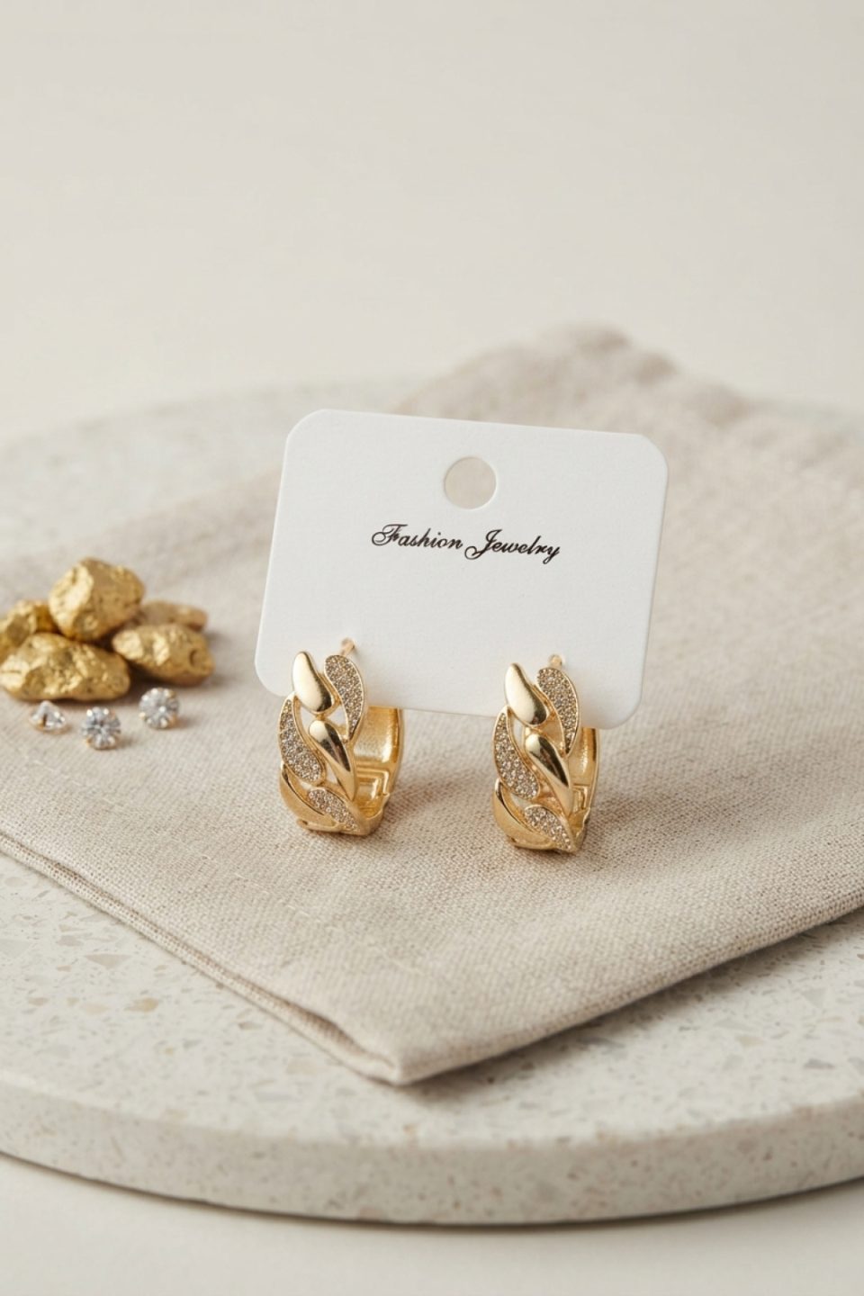Shekka Gold Renk Zirkon Taşlı Sarmal Zincir Model Pirinç Halka Kadın Küpe