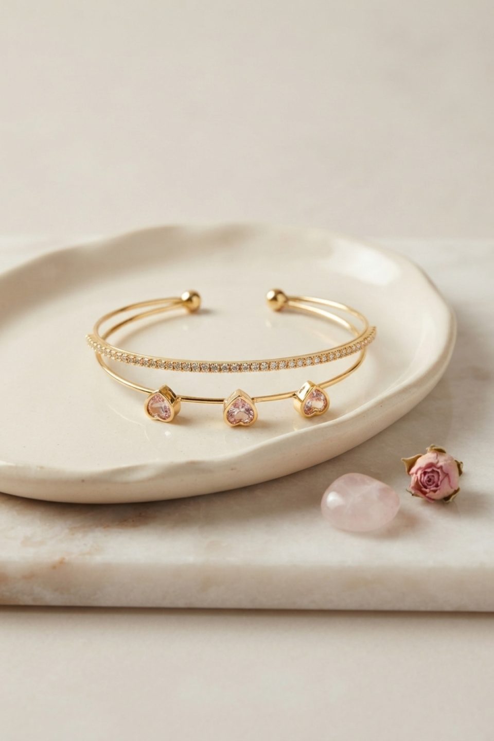 Shekka Pembe Kalp Model Zirkon Taşlı Gold Renk Kadın Bileklik