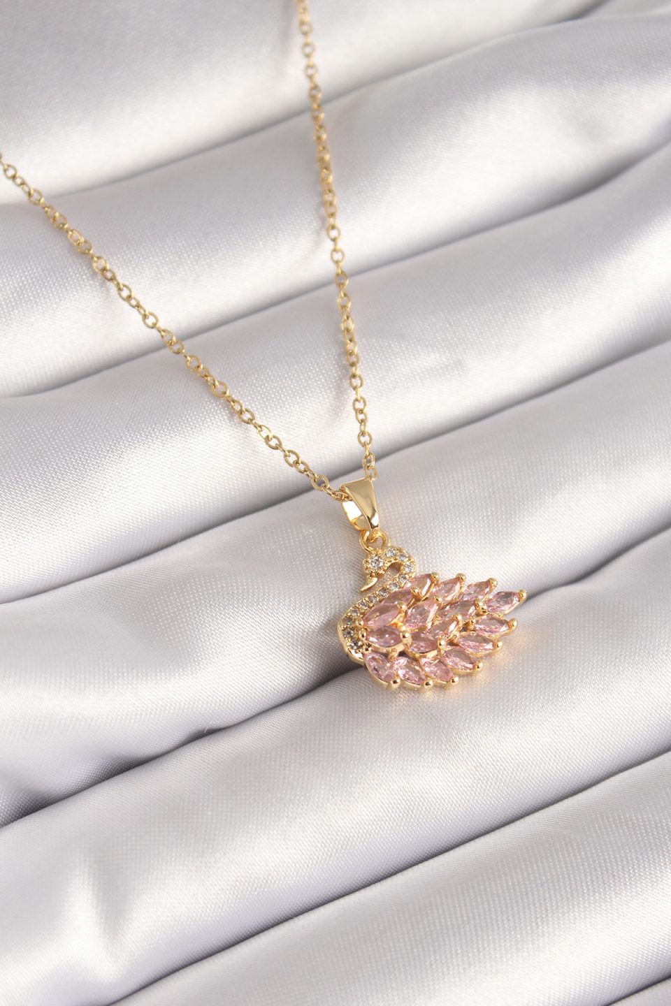 Shekka 316L Çelik Gold Renk Zincir Pembe Zirkon Taşlı Kuğu Model Kadın Kolye