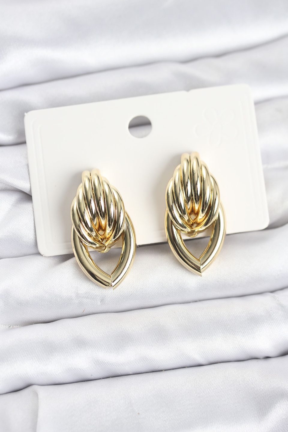Shekka Pirinç Gold Renk Sarmal Damla Model Vintage Kadın Küpe