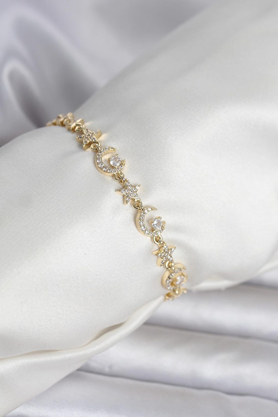 Shekka Pirinç Gold Renk Zirkon Taşlı Ay ve Yıldız Model Kadın Bileklik