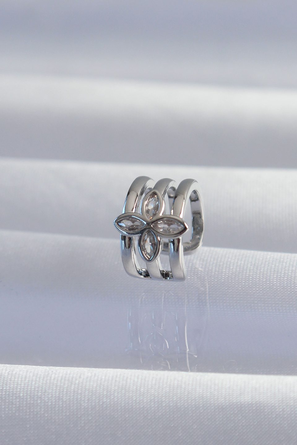Shekka Pirinç Gümüş Renk Yonca Earcuff Küpe