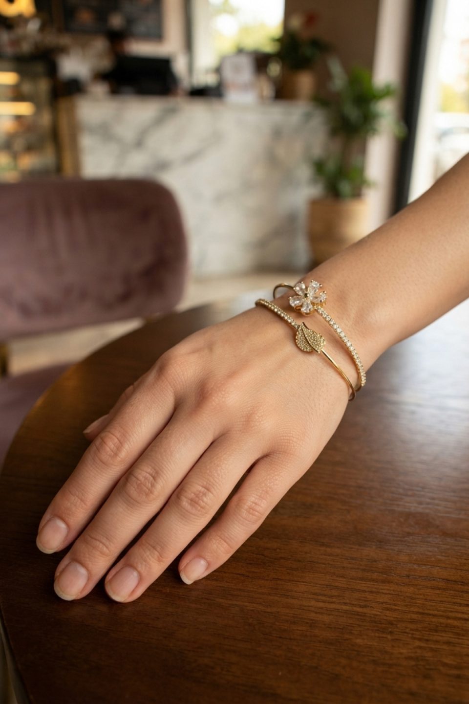 Shekka Gold Renk Zirkon Taşlı Çiçek Model Kadın Bileklik — görsel 2