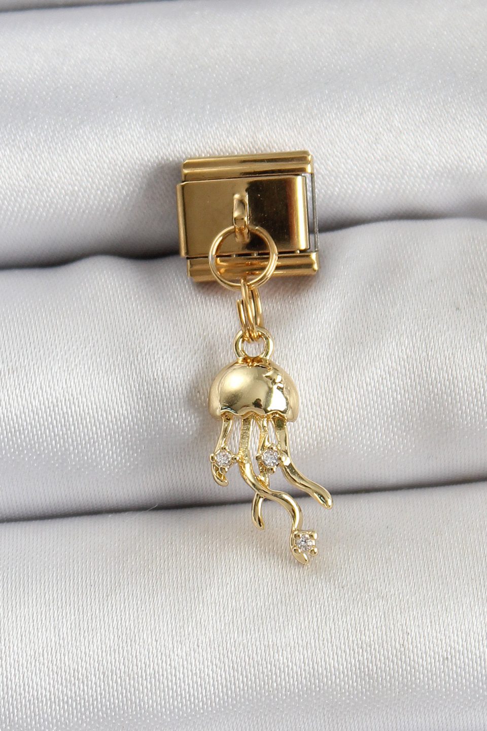 Shekka 316L Çelik Sallantılı Zirkon Taşlı Deniz Anası Model Gold Renk Nomination Charm