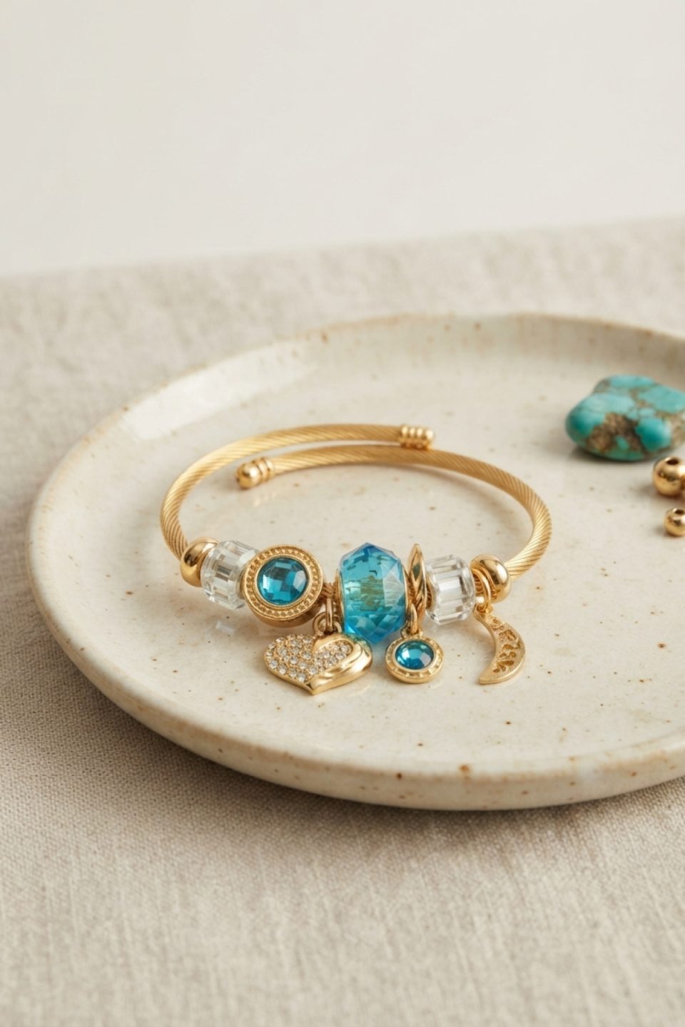 Shekka Kalp Model Gold Renk Mavi Charmlı Bileklik
