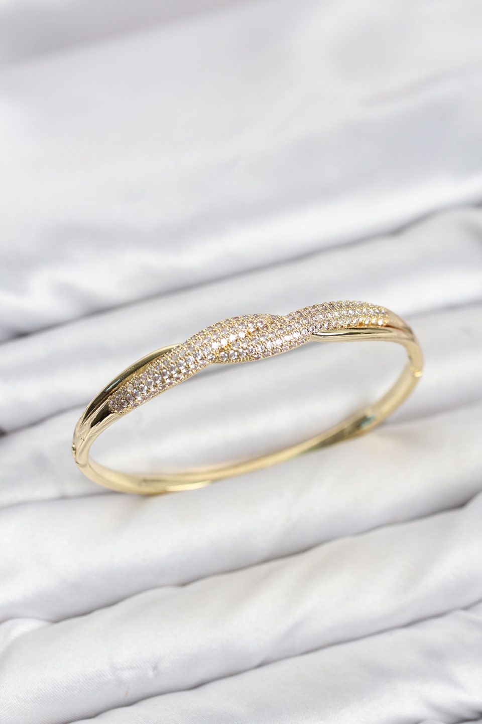 Shekka Gold Renk Zirkon Taşlı Sarmal Model Kadın Kelepçe Bileklik