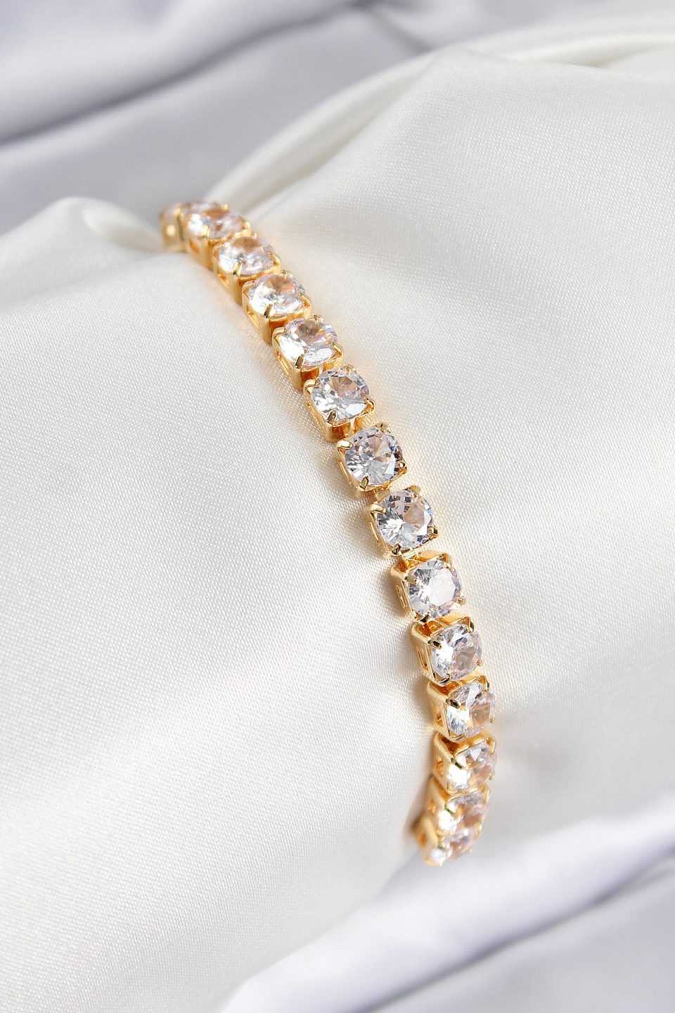 Shekka Pirinç Zirkon Taşlı Kare Model Gold Renk Asansörlü Kadın Bileklik