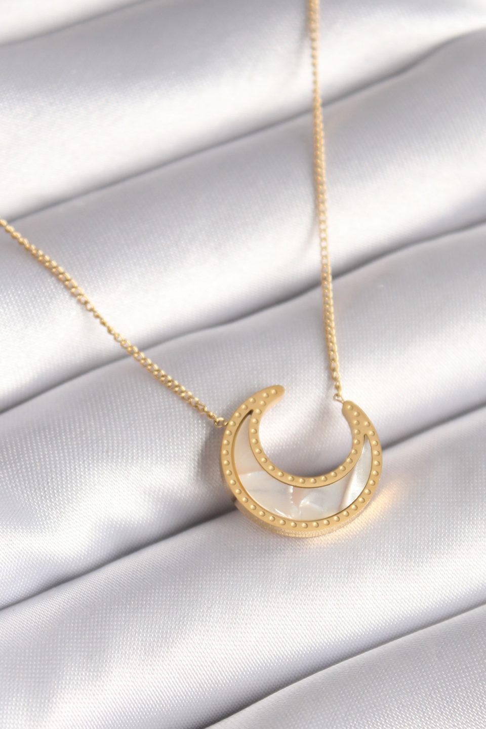 Shekka 316L Çelik Gold Renk Beyaz Sedefli Hilal Model Kadın Kolye