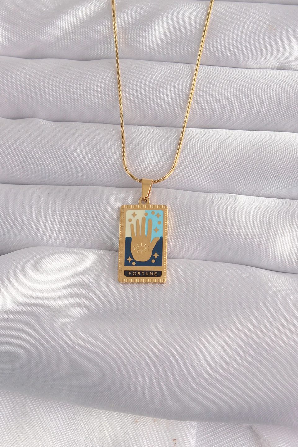 Shekka 316L Çelik Gold Renk Karışık Mineli El Figür Tarot Kolye