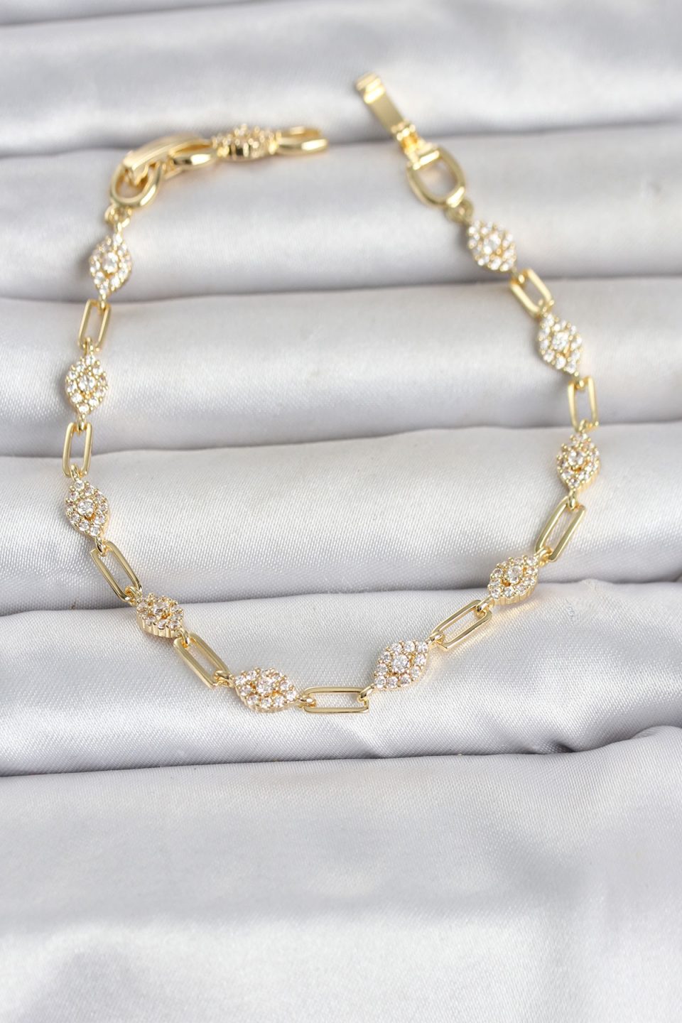 Shekka Gold Renk Zirkon Taşlı Ataç Zincir Model Kadın Bileklik