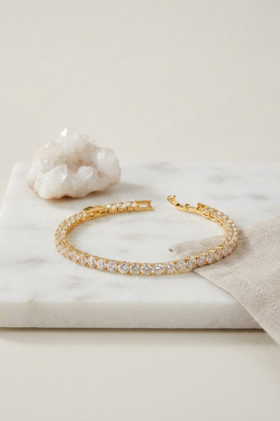 Shekka Pirinç Gold Renk Zirkon Taşlı Su Yolu Kadın Bileklik