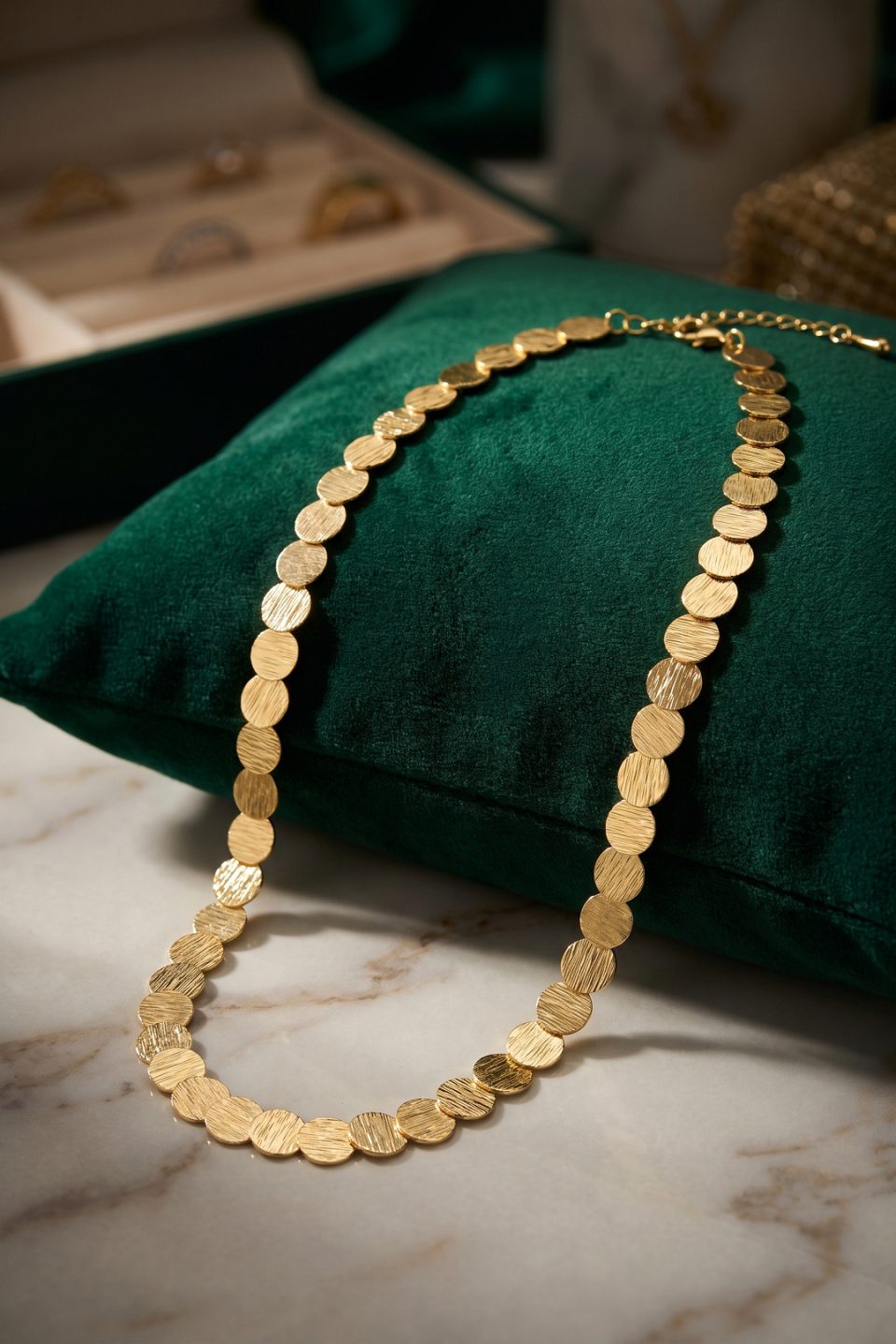 Shekka Plaka Model Gold Renk Pirinç Kadın Kolye