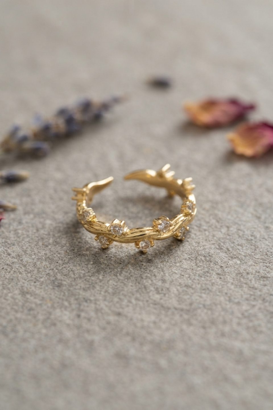 Shekka Gold Renk Zirkon Taşlı Sarmaşık Model Kadın Yüzük