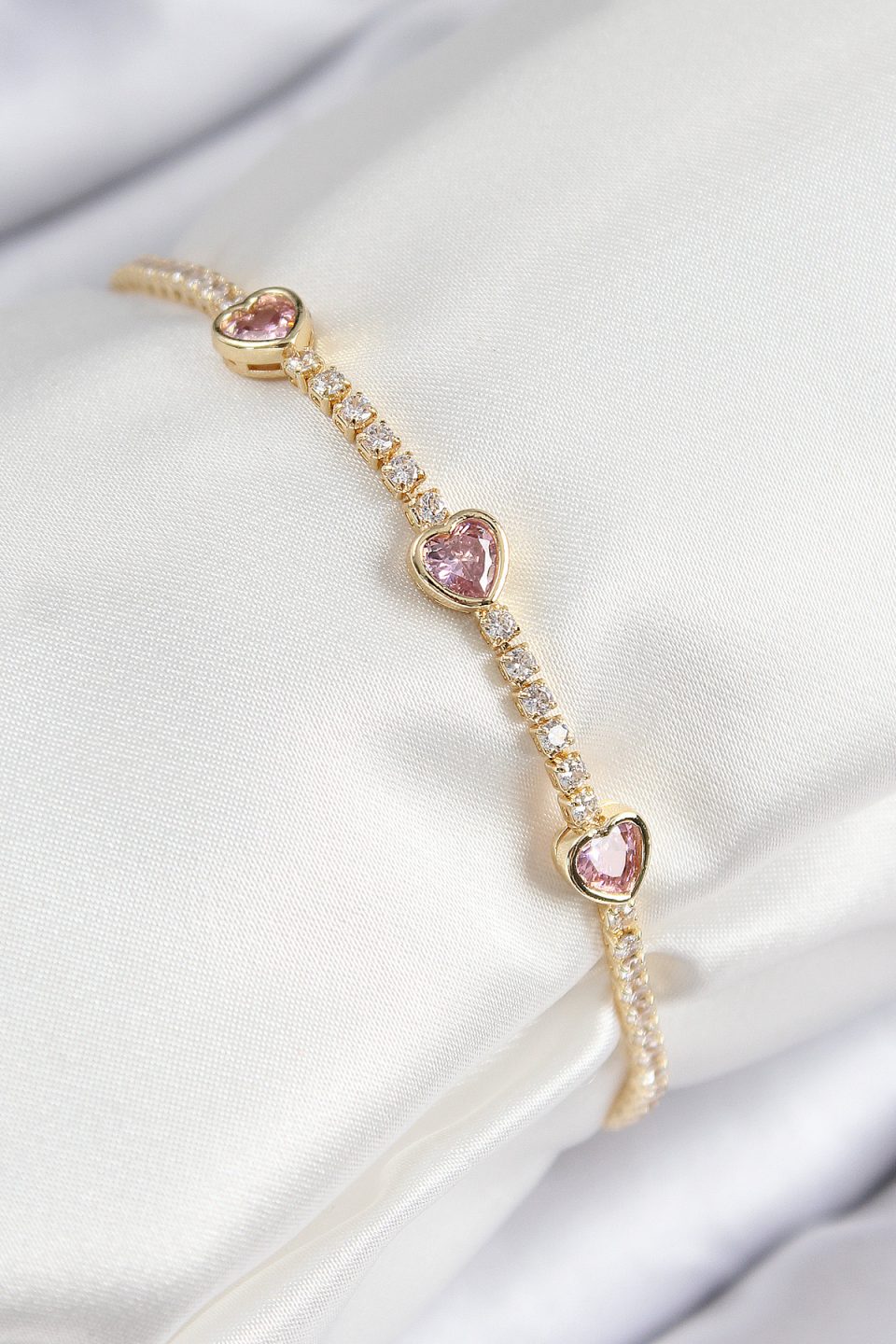 Shekka Pirinç Zirkon Taşlı Pembe Kalp Model Gold Renk Kadın Bileklik