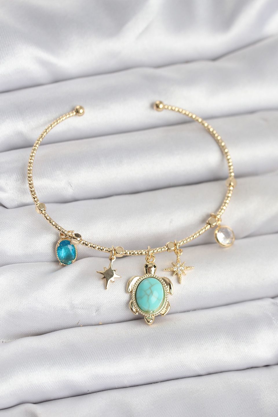 Shekka Caretta Caretta Charmlı Gold Renk Kadın Bileklik