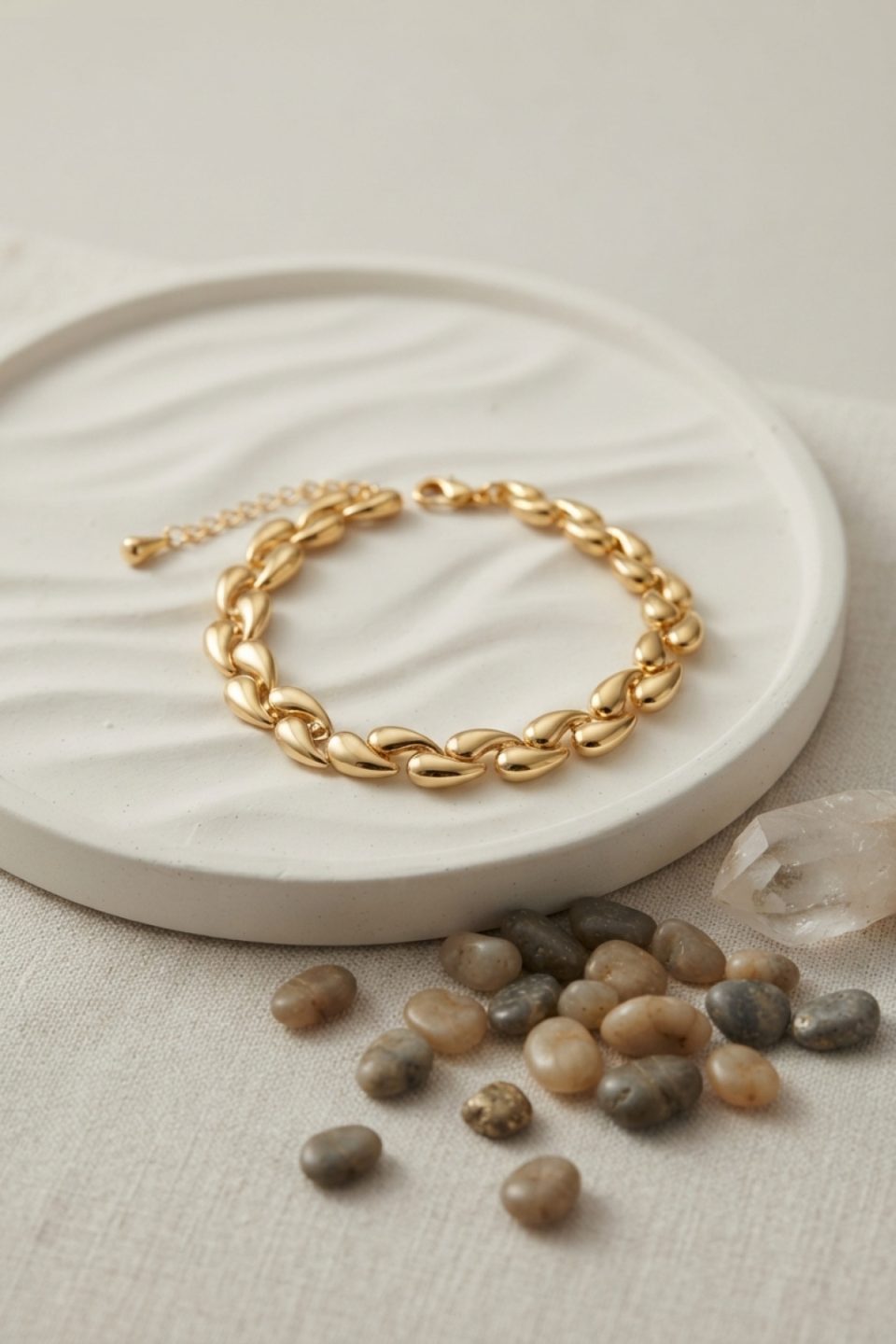 Shekka Gold Renk Sarmal Damla Model Kadın Bileklik