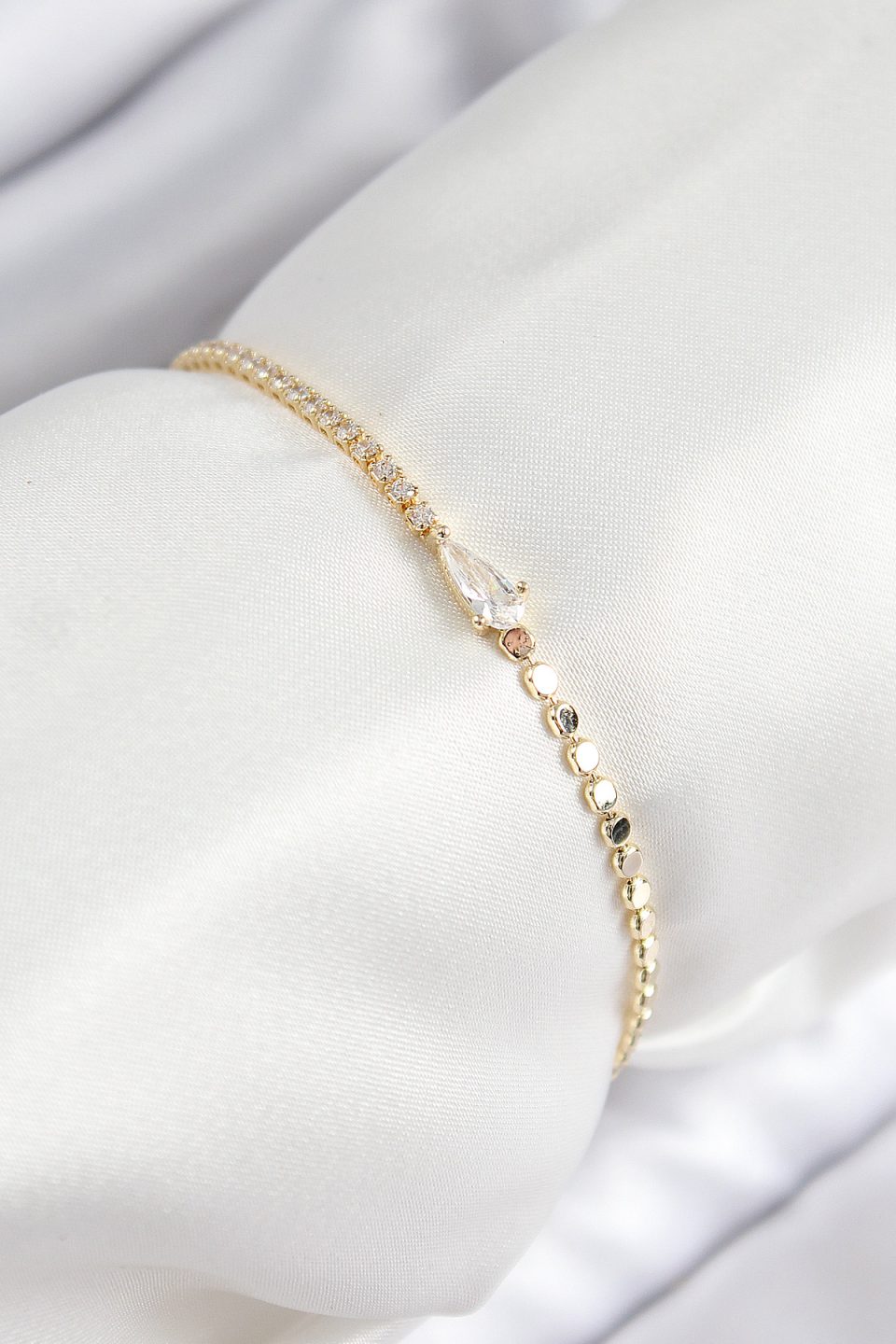 Shekka Pirinç Zirkon Taşlı Damla Model Ezme Zincir Gold Renk Kadın Bileklik