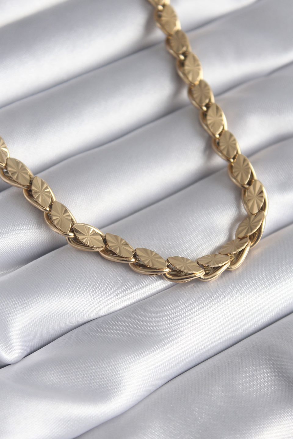 Shekka 316L Çelik Gold Renk Lazer Kesim Arpa Zincir Model Kadın Kolye