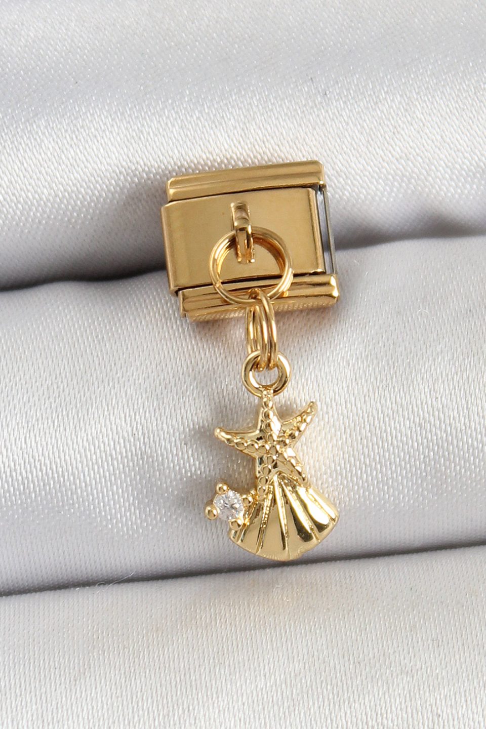 Shekka 316L Çelik Sallantılı Zirkon Taşlı Deniz Yıldızı Ve İstiridye Model Gold Renk Nomination Charm