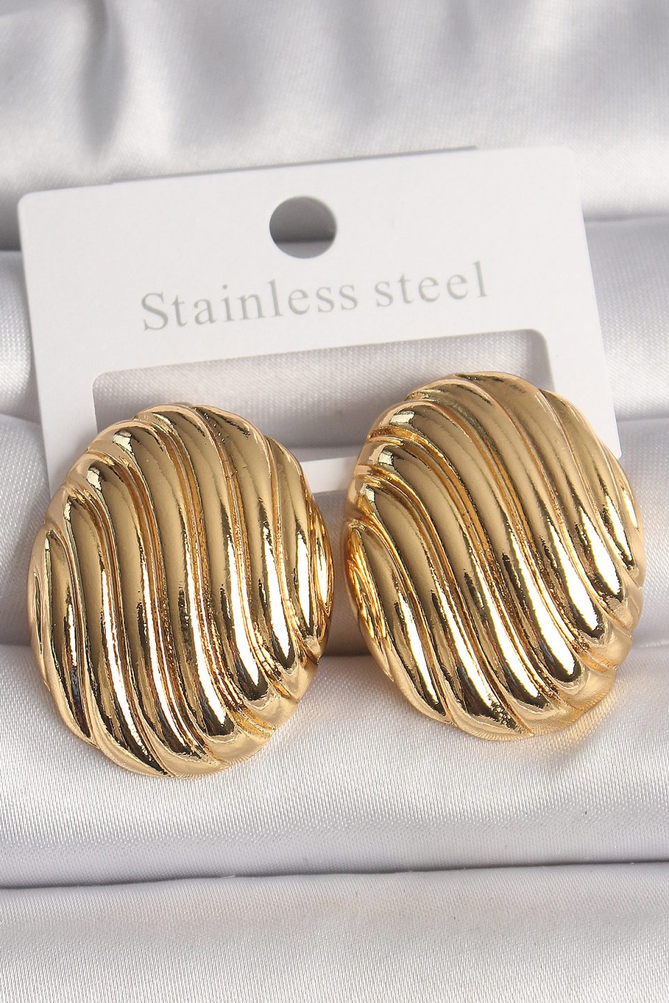 Shekka Pirinç Gold Renk İşlemeli Oval Model Kadın Küpe