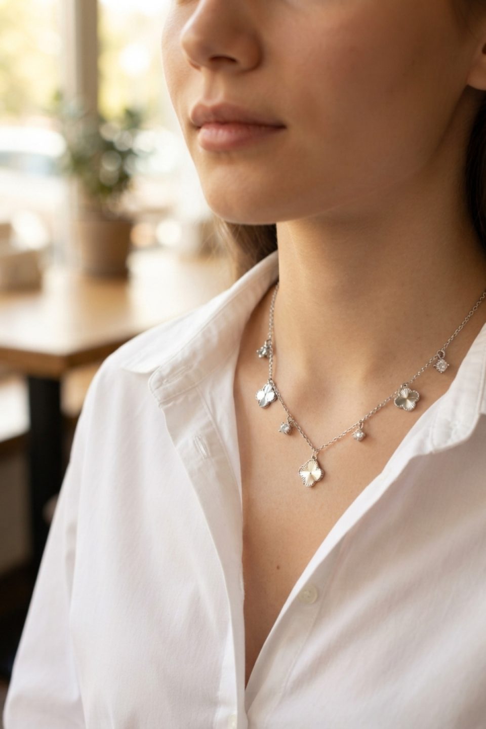 Shekka Pirinç Gümüş Renk Zirkon Taşlı Yonca Model Kadın Kolye — görsel 2