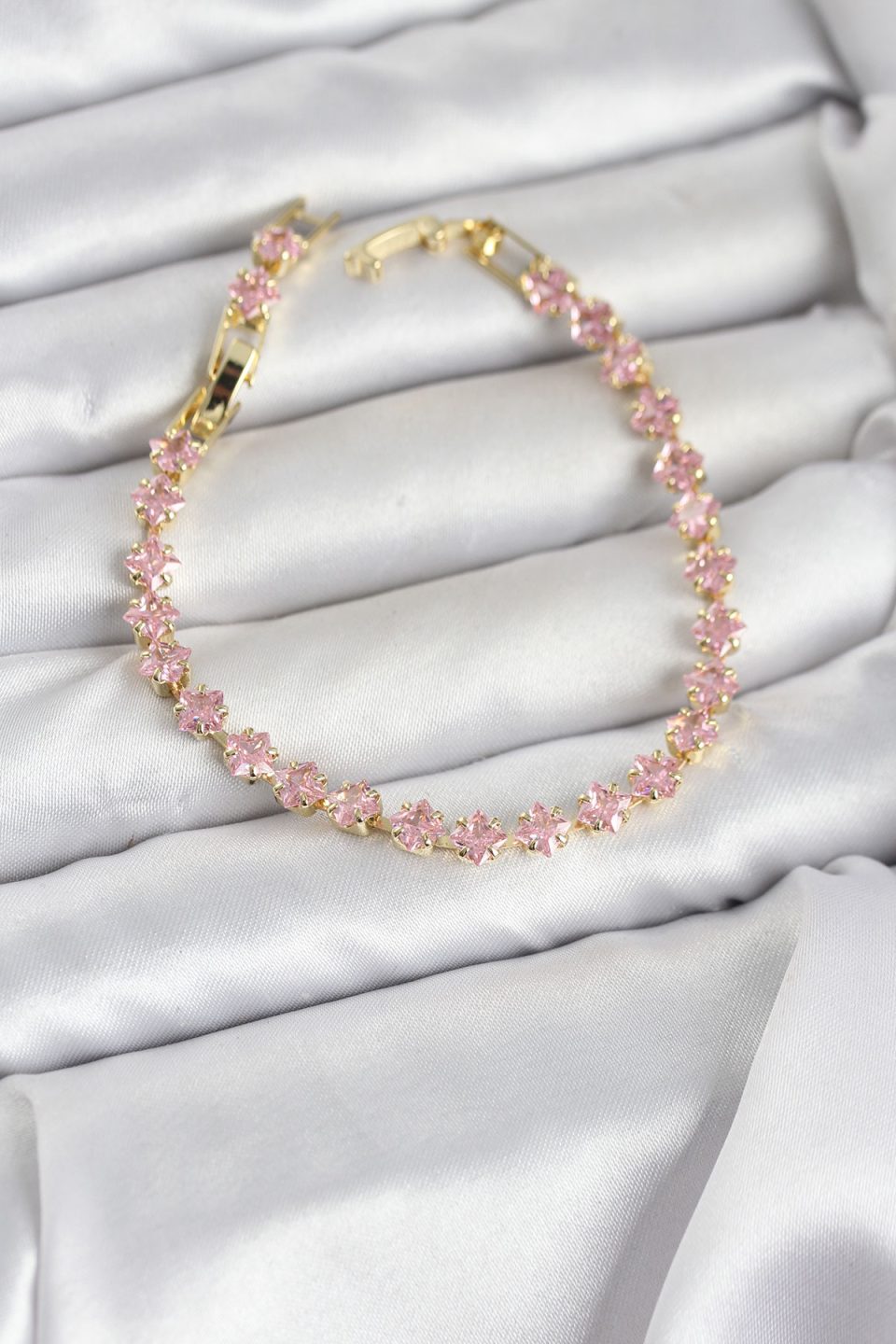 Shekka Pembe Kare Zirkon Taşlı Gold Renk Pirinç Su Yolu Kadın Bileklik