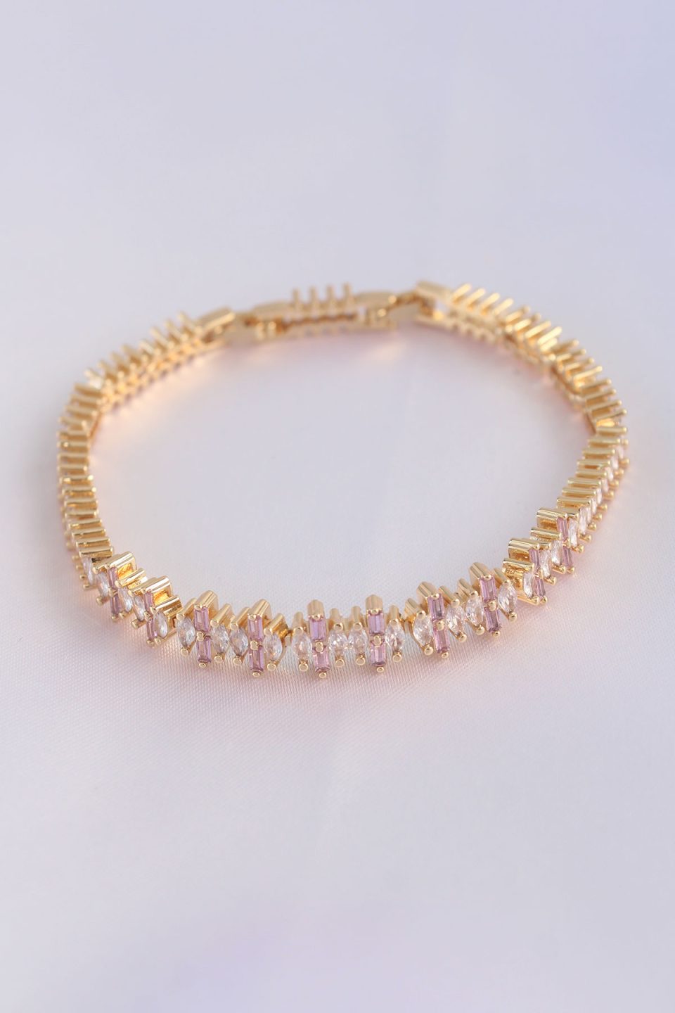 Shekka Vip Seri Pirinç Pembe Zirkon Taşlı Gold Renk Baget Model Bileklik