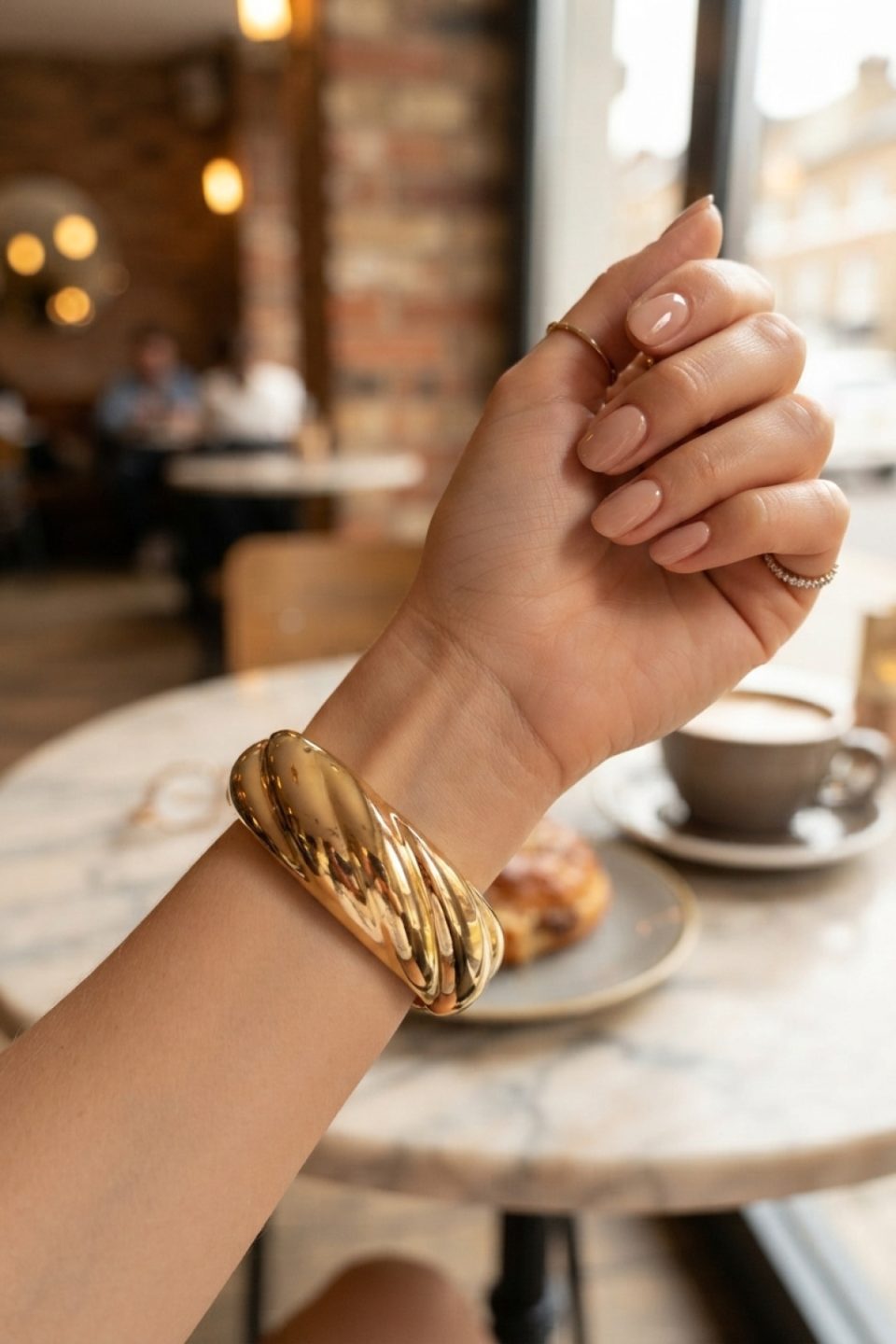 Shekka Gold Renk Pirinç Sarmal Model Vintage Kalın Kelepçe Bilezik — görsel 2