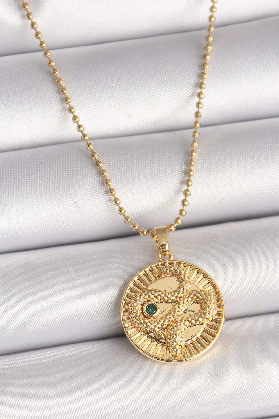 Shekka 316L Çelik Gold Renk Topçuk Zincir Yılan İşlemeli Zirkon Taş Detaylı Madalyon Model Kadın Kolye