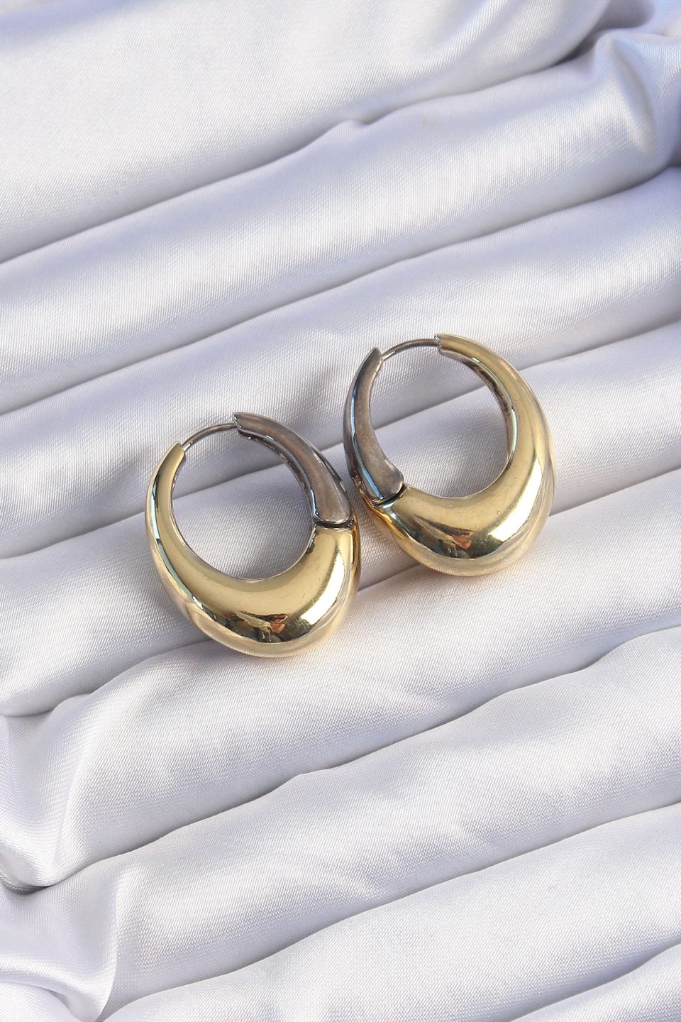 Shekka Pirinç Gold Gümüş Renkli Oval Bombeli Küpe