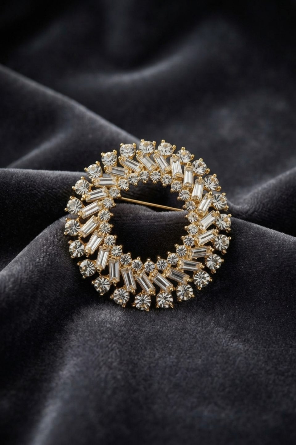 Shekka Gold Renk Zirkon Taşlı Halka Model Broş