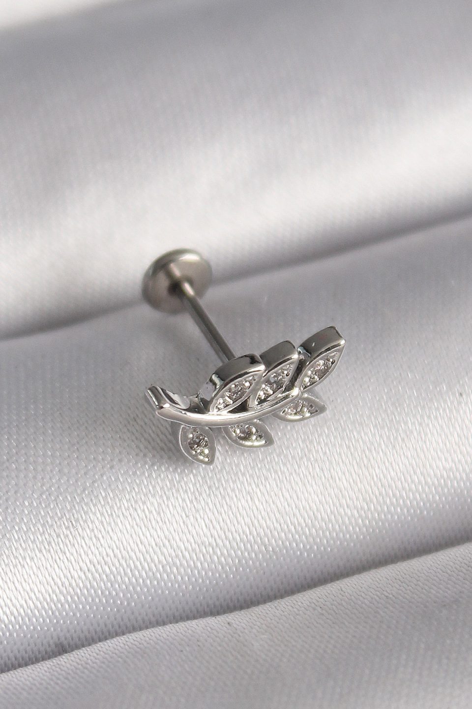 Shekka 316L Çelik Gümüş Renk Dal Model Zirkon Taş Detaylı Tragus Piercing