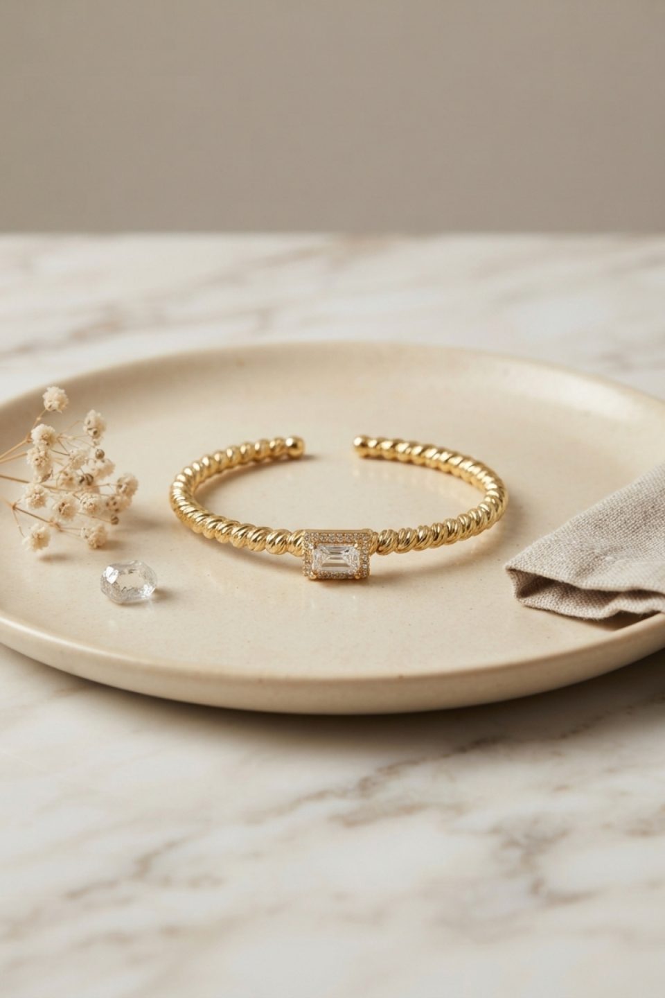 Shekka Gold Renk Dorika Model Kare Zirkon Taşlı Kadın Bileklik
