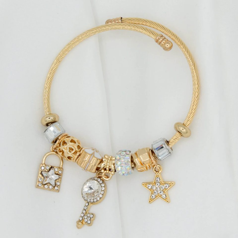 Shekka Yıldız Kilit ve Anahtar Figürlü Taşlı Gold Charm Bileklik — görsel 3