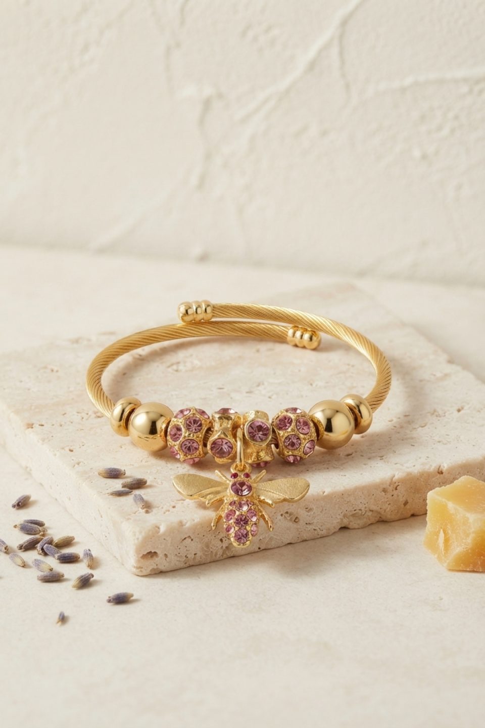 Shekka Mor Arı Model Charmlı Bileklik