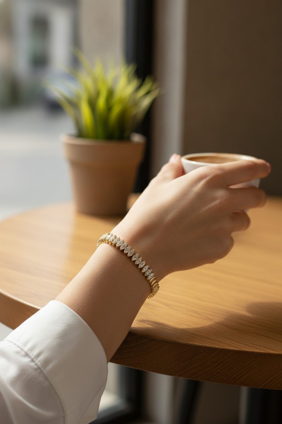 Shekka CM Arpa Model Zirkon Taşlı VIP Seri Gold Renk Pirinç Kadın Bileklik — görsel 2