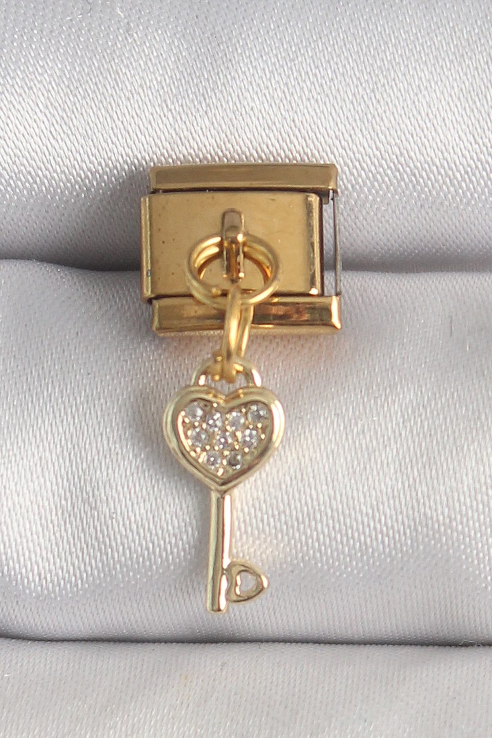 Shekka 316L Çelik Gold Renk Sallantı Zirkon Taşlı Kalpli Anahtar Model Nomination Charm