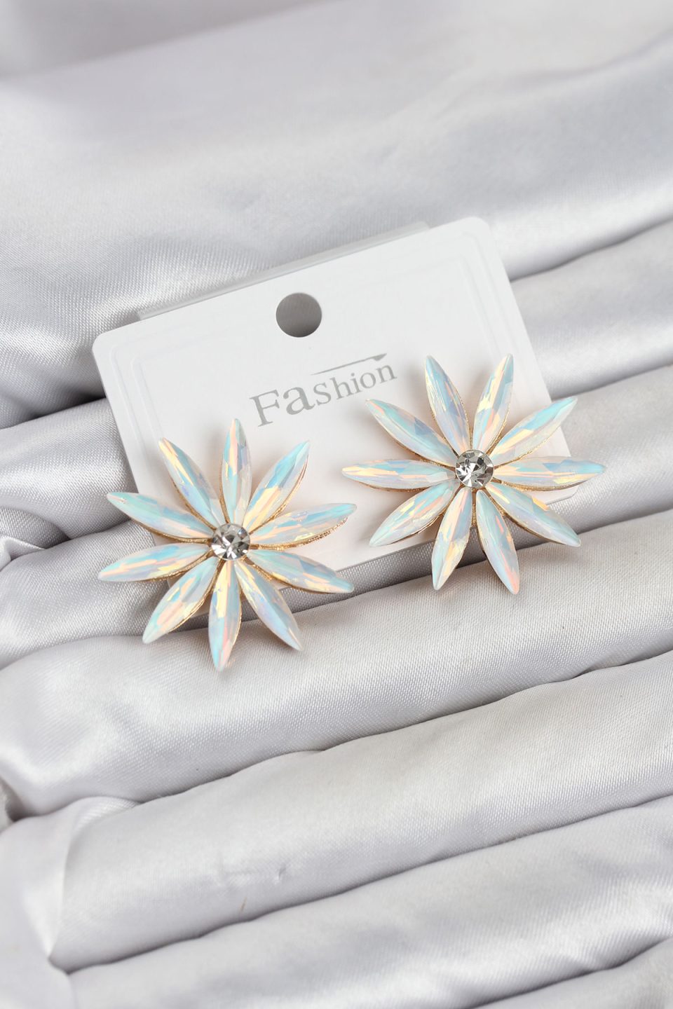 Shekka Beyaz Renk Kristal Taşlı Lotus Model Kadın Küpe