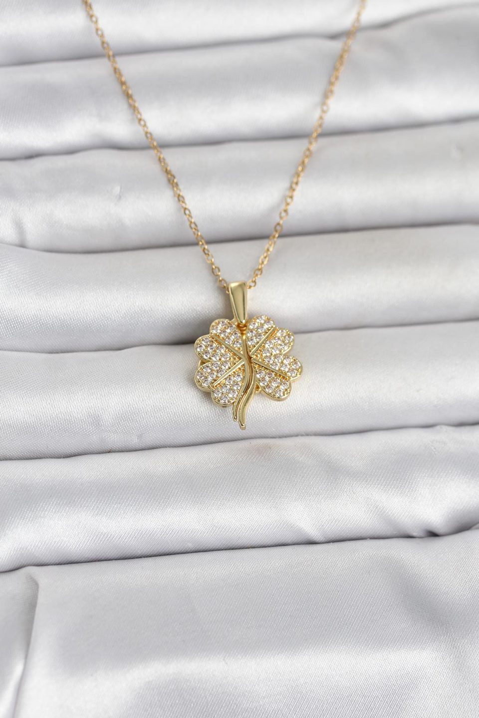 Shekka 316L Çelik Gold Renk Açılabilir Yonca Model Zirkon Taşlı Kadın Kolye