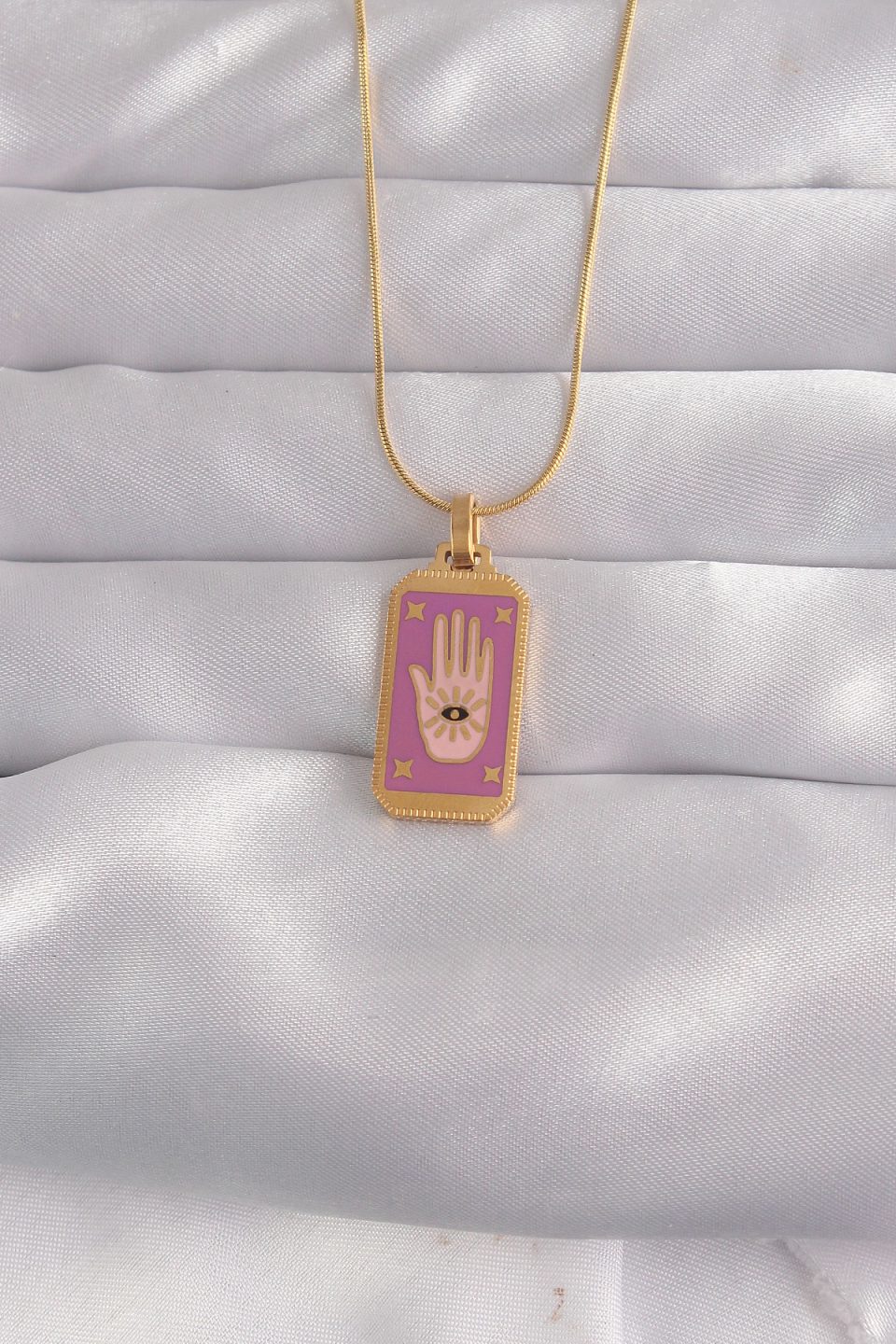 Shekka 316L Çelik Gold Renk Mor Mineli El Figür Tarot Kolye