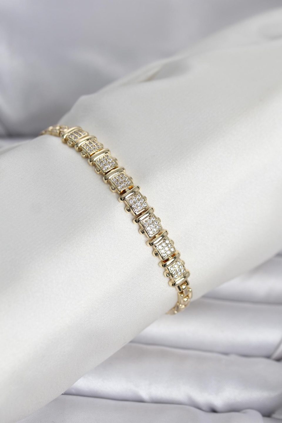 Shekka Xuping Model Zirkon Taşlı Gold Renk Kadın Bileklik