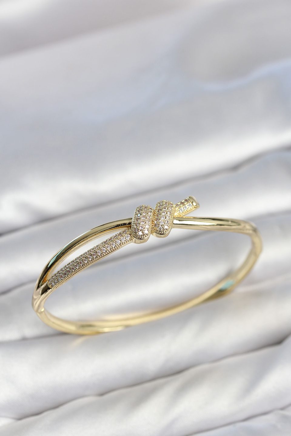 Shekka Gold Renk Zirkon Taşlı Düğüm Model Kadın Kelepçe Kadın Bileklik