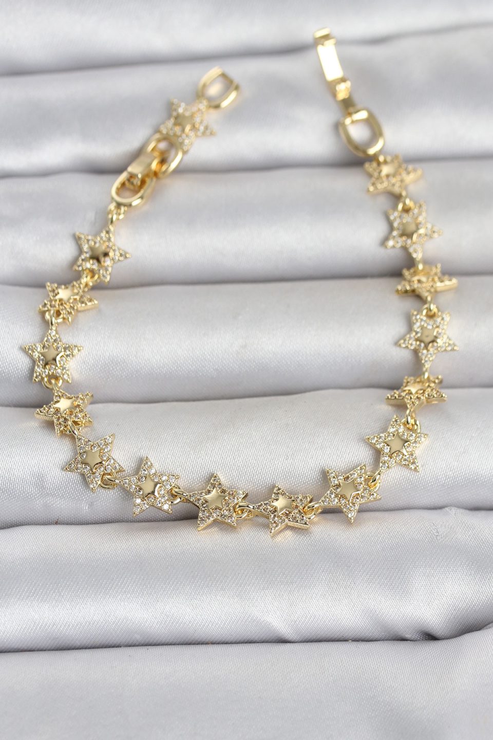 Shekka Sıralı Yıldız Model Zirkon Taşlı Gold Renk Pirinç Kadın Bileklik
