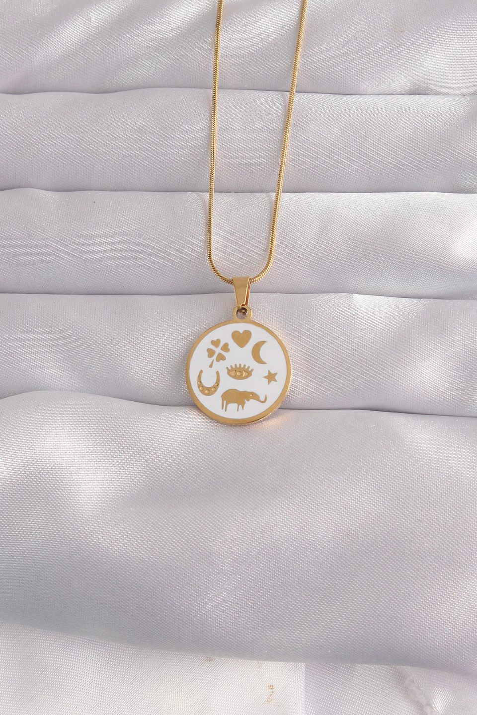 Shekka 316L Çelik Gold Renk Beyaz Mineli Karışık Figürlü Tarot Kolye